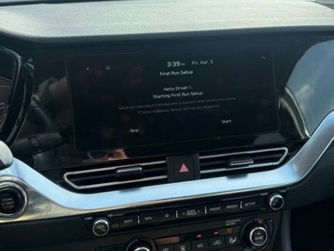 Used 2022 Kia Niro Touring Special Edition FWD image 10