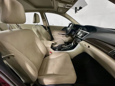 Used 2017 Honda Accord EX image 30
