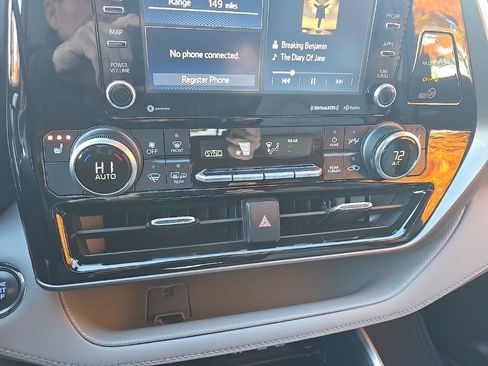 Certified 2022 Toyota Highlander XLE image 26