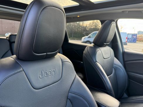 Used 2021 Jeep Cherokee Limited image 23