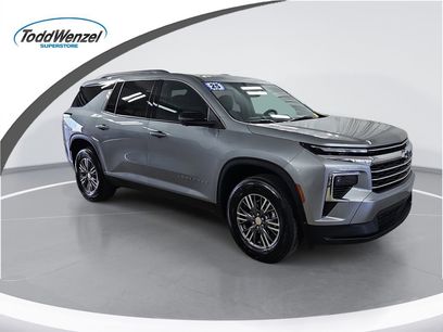 Certified 2025 Chevrolet Traverse LT w/ Driver Confidence Package