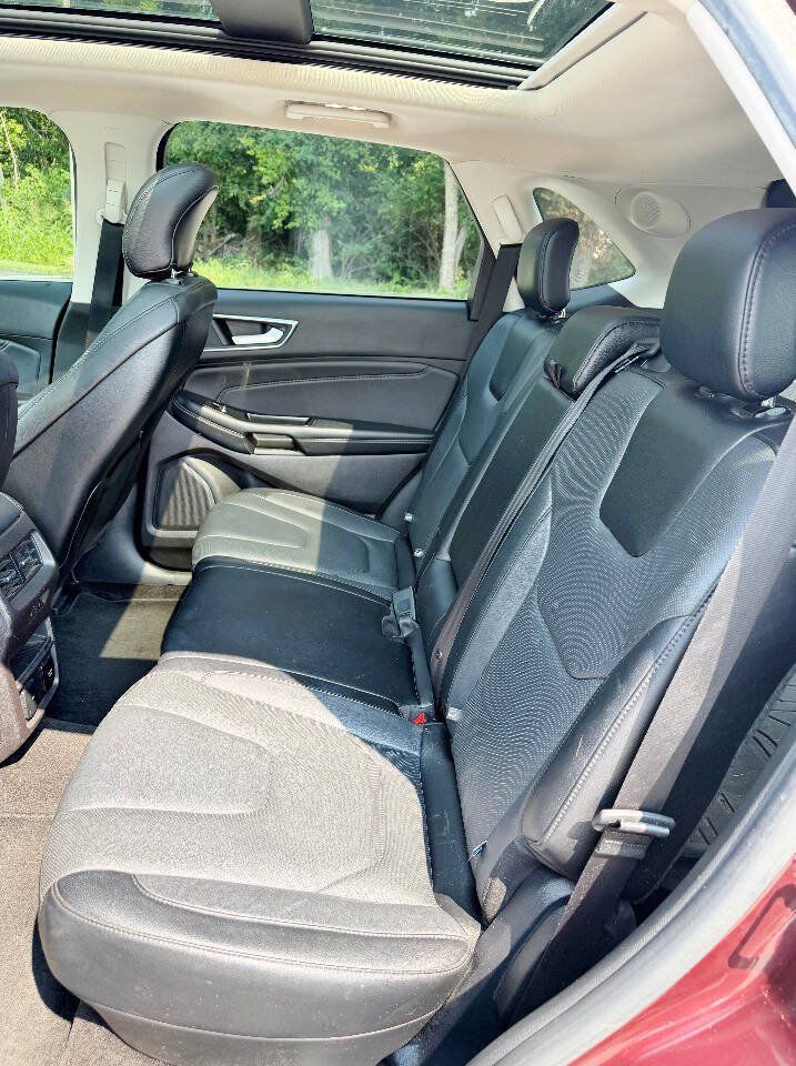 Used 2017 Ford Edge Titanium w/ Equipment Group 301A FWD image 11