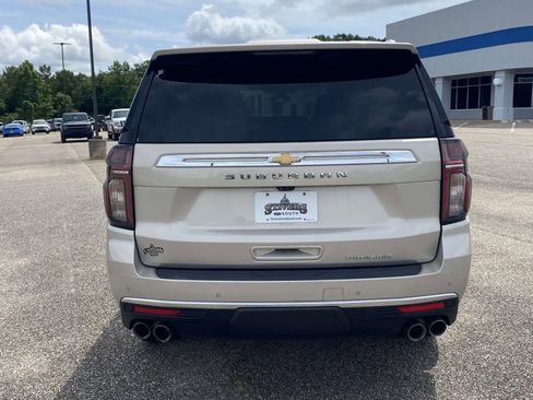 Used 2021 Chevrolet Suburban Premier w/ Premium Package AWD/4WD image 6