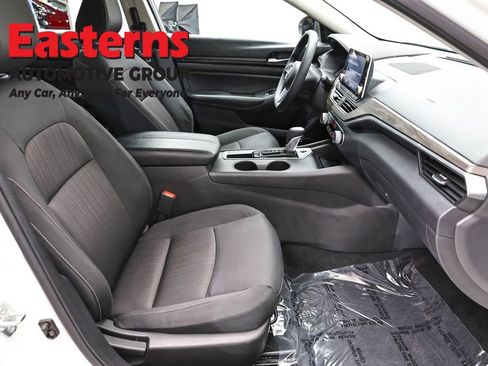Used 2025 Nissan Altima 2.5 SV FWD image 23