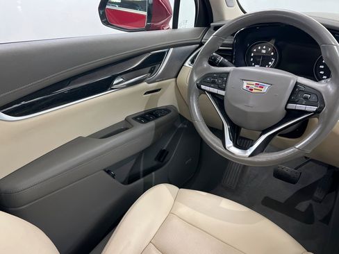 Used 2022 Cadillac XT6 Premium Luxury w/ Technology Package image 11