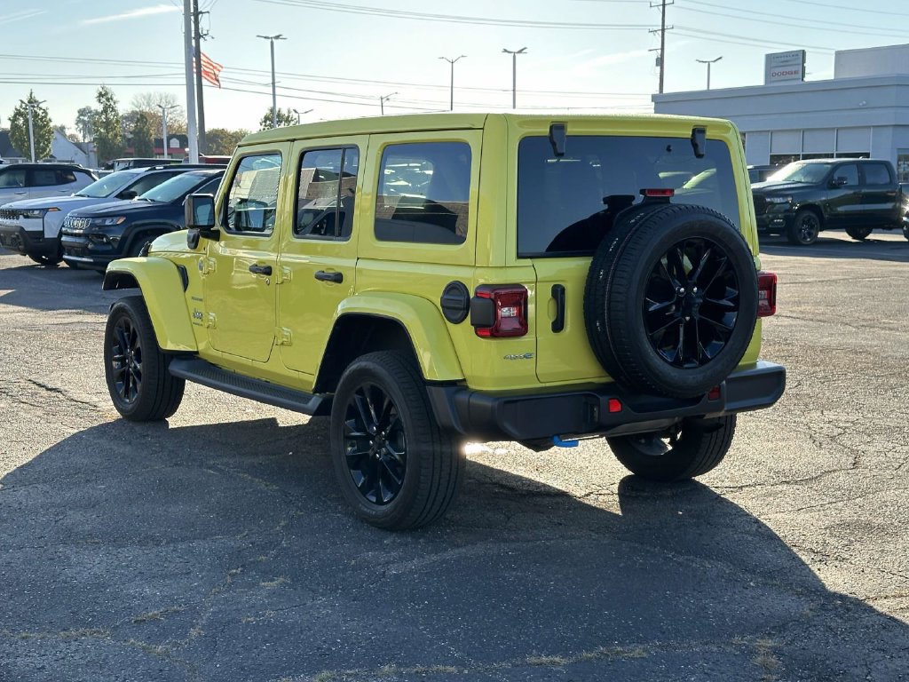 Used 2023 Jeep Wrangler Unlimited Sahara w/ Cold Weather Group AWD/4WD image 6