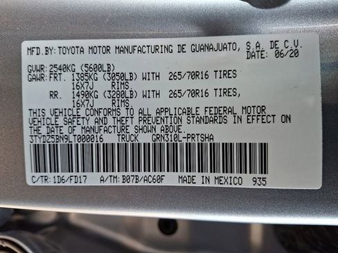 Used 2020 Toyota Tacoma TRD Off-Road AWD/4WD image 27