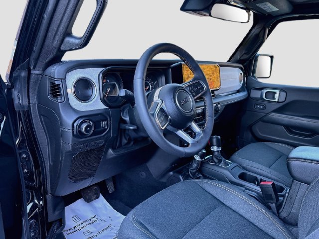 Used 2024 Jeep Wrangler Unlimited Sahara AWD/4WD image 9