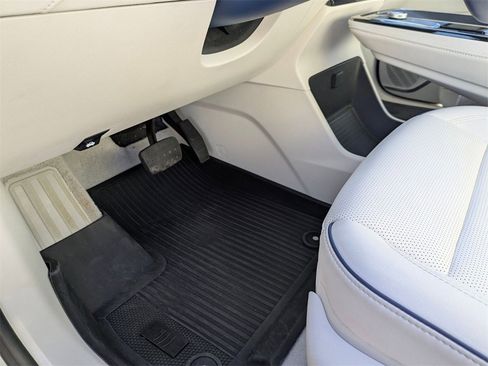 Certified 2025 Buick Enclave Avenir w/ Super Cruise Package image 13