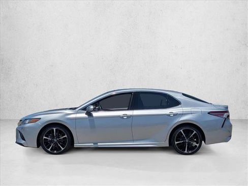 Used 2018 Toyota Camry XSE FWD image 9