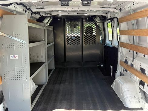 Used 2021 Ford Transit 250 Low Roof w/ Exterior Upgrade Package RWD image 3