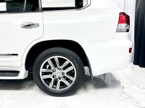 Used 2013 Lexus LX 570 4WD w/ Luxury Pkg image 11