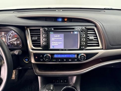 Used 2016 Toyota Highlander XLE AWD/4WD image 23