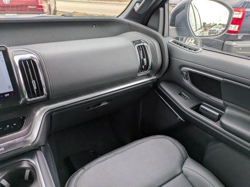 New 2026 Ford Expedition Max Platinum image 16