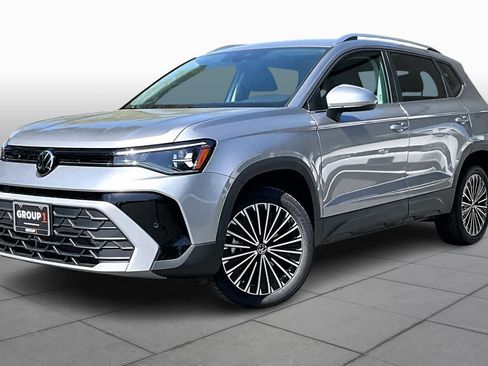 New 2026 Volkswagen Taos SE image 1