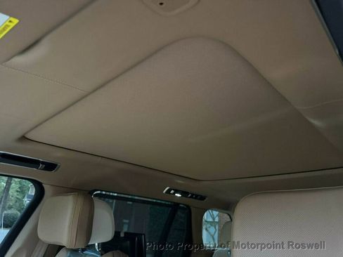 Used 2025 Land Rover Range Rover SV image 37