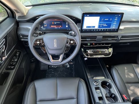 New 2025 Lincoln Corsair FWD image 16