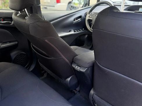 Used 2021 Toyota Prius LE FWD image 13