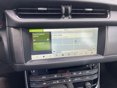 Used 2017 Jaguar XF S RWD image 26