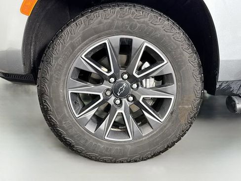 Used 2023 Chevrolet Tahoe Z71 w/ Luxury Package image 32