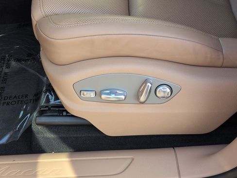 Used 2024 Porsche Macan AWD/4WD image 21