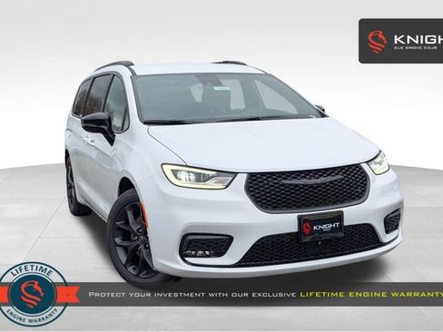 New 2026 Chrysler Pacifica Select image 1