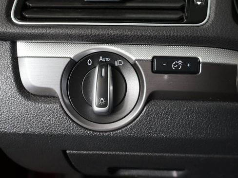 Used 2018 Volkswagen Passat 2.0T R-Line w/ R-Line Lighting Package image 32