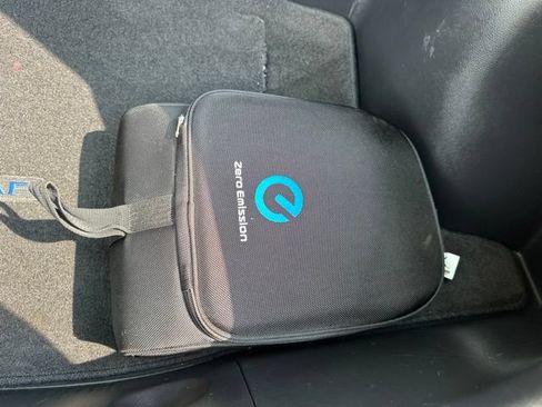 Used 2016 Nissan Leaf SL w/ Premium Package FWD image 19
