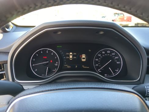 Used 2019 Toyota Avalon Limited image 34