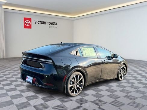 New 2025 Toyota Prius Plug-In Hybrid FWD image 3