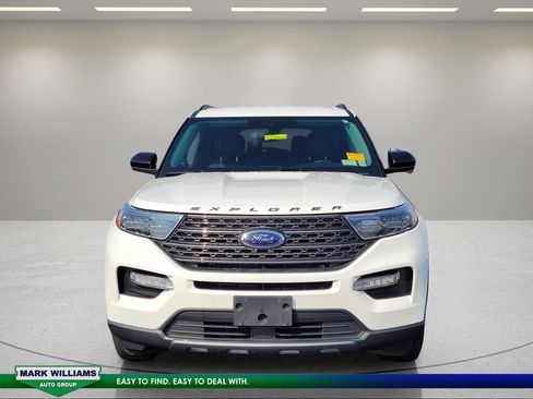 Used 2022 Ford Explorer XLT w/ Equipment Group 202A AWD/4WD image 9