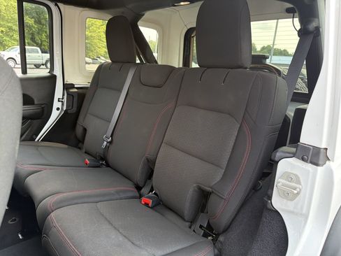 Used 2023 Jeep Wrangler Unlimited Rubicon AWD/4WD image 18