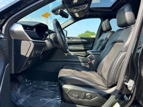 Used 2022 Jeep Grand Cherokee Altitude image 15