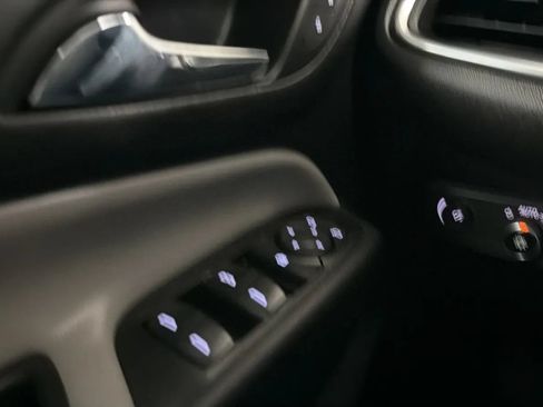 Used 2018 Chevrolet Equinox LS FWD image 16