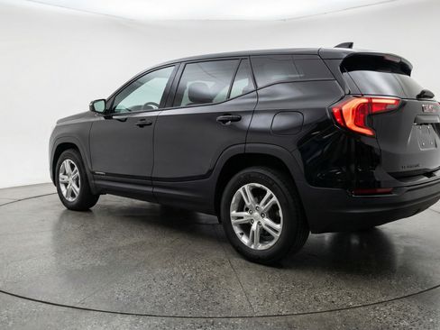 Used 2024 GMC Terrain SLE image 6