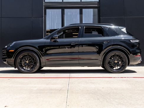 Used 2024 Porsche Cayenne S AWD/4WD image 2