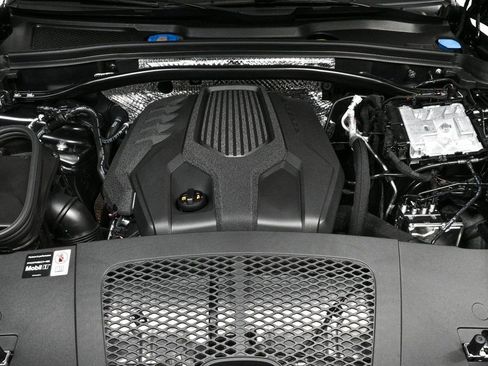 Certified 2026 Porsche Macan image 35