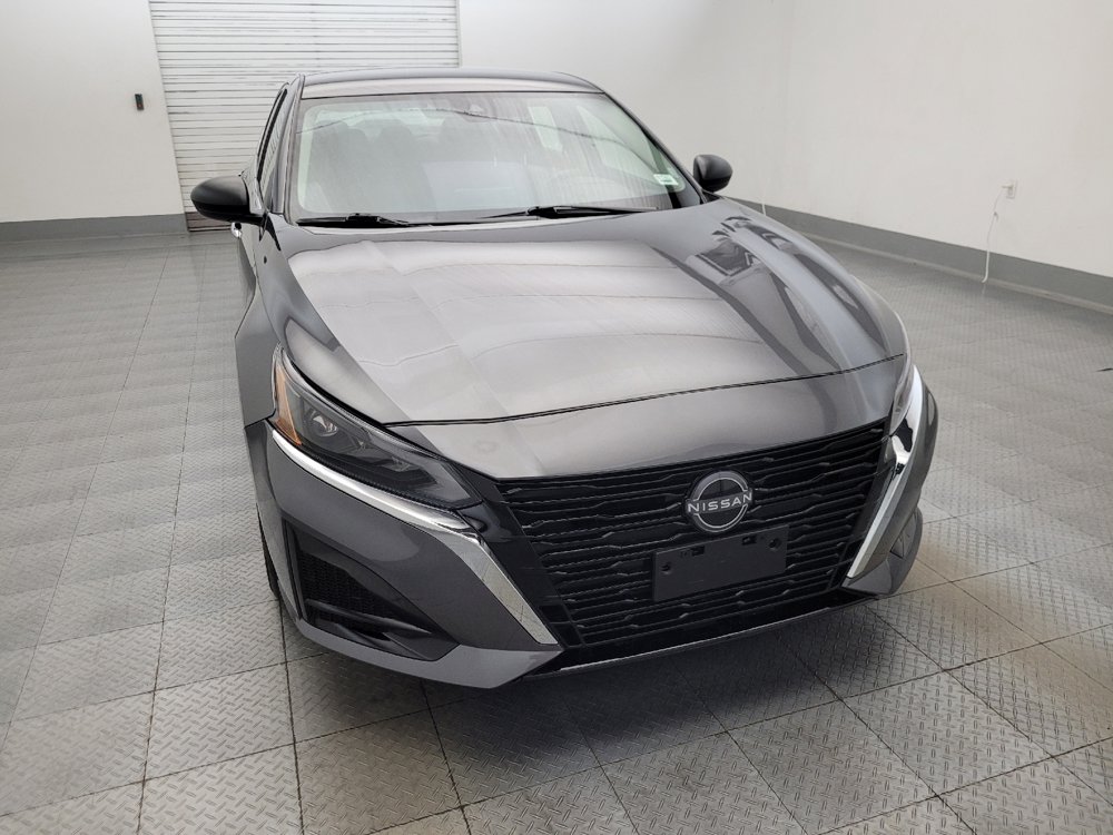 Used 2025 Nissan Altima 2.5 SV FWD image 14
