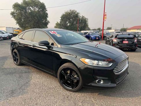 Used 2016 Ford Fusion SE FWD image 4