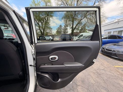 Used 2018 Kia Soul FWD image 26