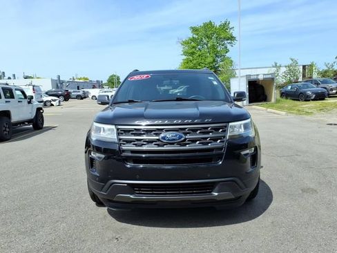 Used 2018 Ford Explorer XLT w/ Equipment Group 202A AWD/4WD image 2