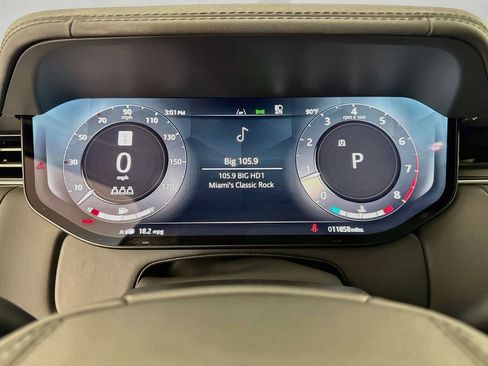 Certified 2025 Land Rover Range Rover SE AWD/4WD image 12