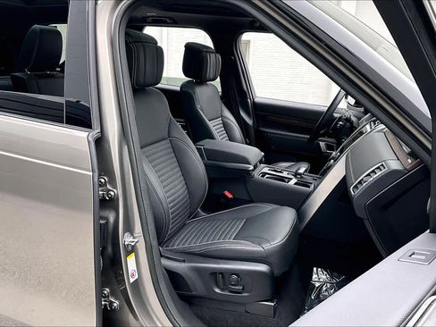 Used 2023 Land Rover Discovery Metropolitan Edition image 9