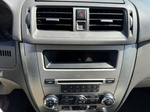 Used 2010 Ford Fusion S FWD image 19