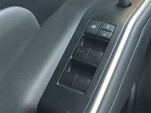 Certified 2025 Toyota Highlander XLE image 24