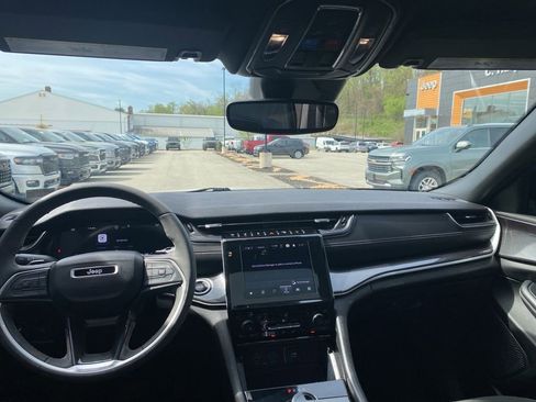 Used 2023 Jeep Grand Cherokee Altitude image 20