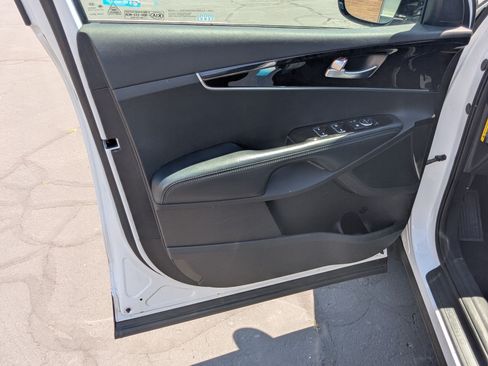Used 2018 Kia Sorento AWD image 14