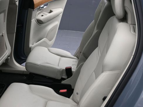 Used 2021 Volvo XC90 T6 Momentum w/ Advanced Package image 19