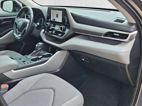 Used 2023 Toyota Highlander LE image 20