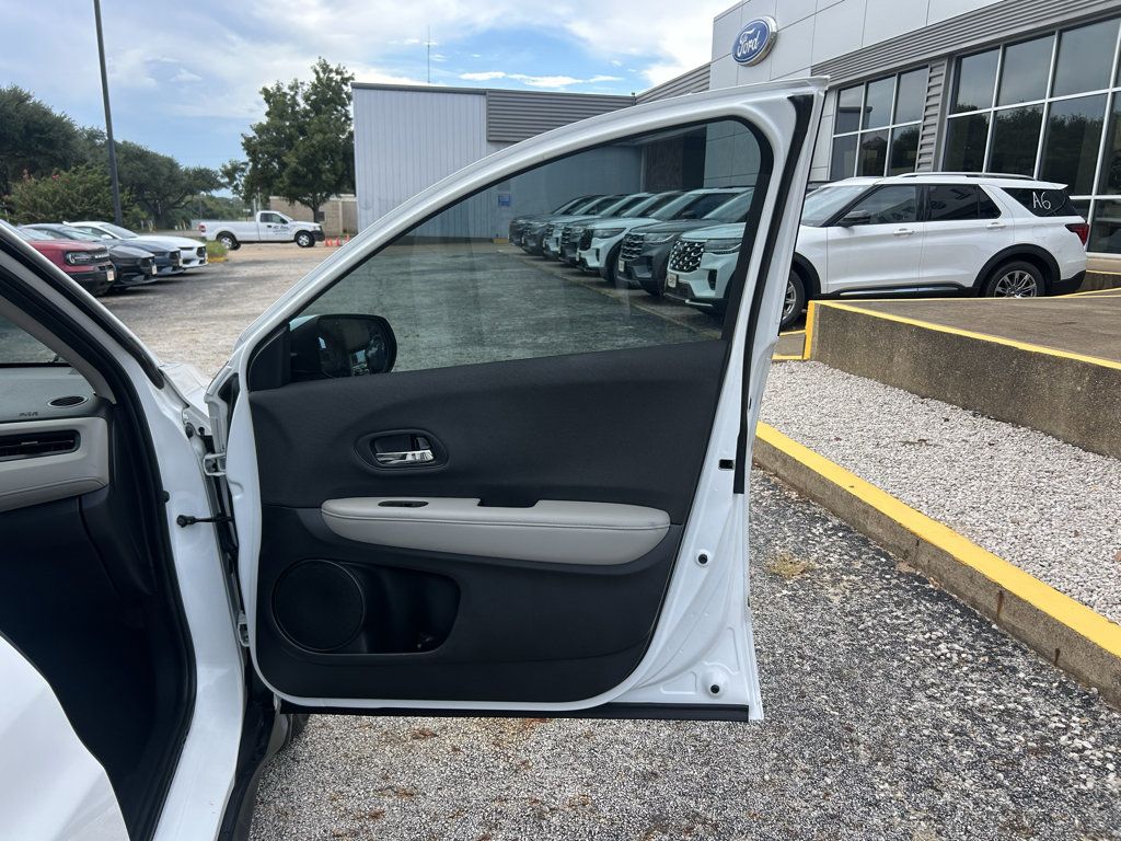 Used 2022 Honda HR-V LX image 14